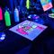 Neon Brush es un taller de pintura fluorescente y luz ultravioleta